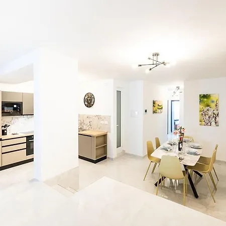Modern 3-bed Maisonette&backyard In St Pauls Bay 세인트폴스베이