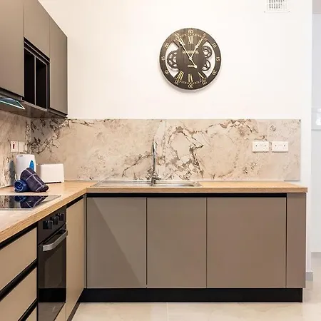 Modern 3-bed Maisonette&backyard In St Pauls Bay 세인트폴스베이