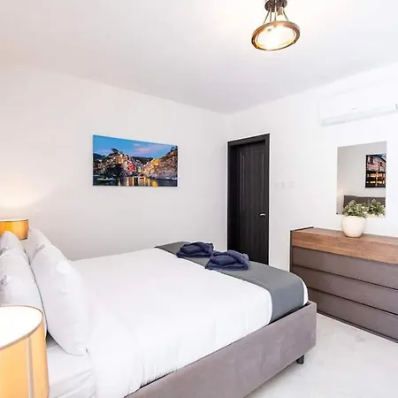 Modern 3-bed Maisonette&backyard In St Pauls Bay 아파트 *