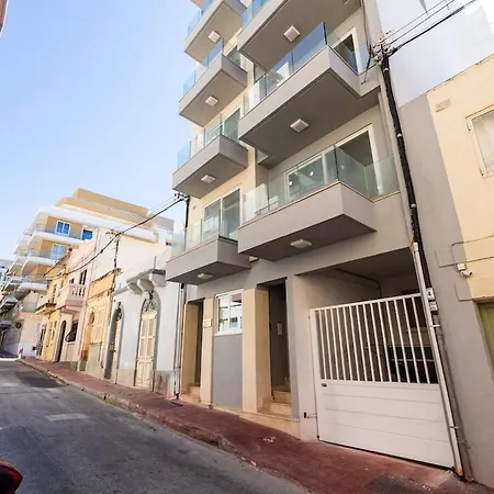 아파트 Modern 3-bed Maisonette&backyard In St Pauls Bay 세인트폴스베이