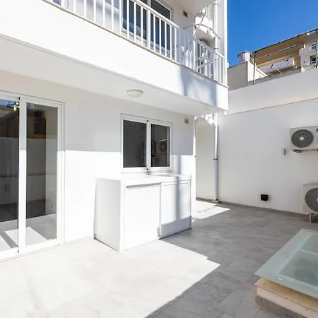 아파트 Modern 3-bed Maisonette&backyard In St Pauls Bay 세인트폴스베이