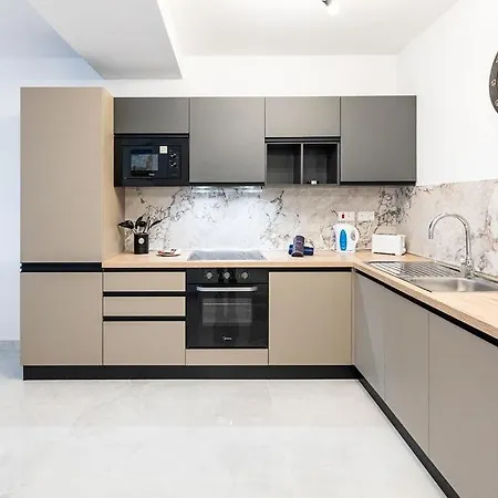 Modern 3-bed Maisonette&backyard In St Pauls Bay 아파트