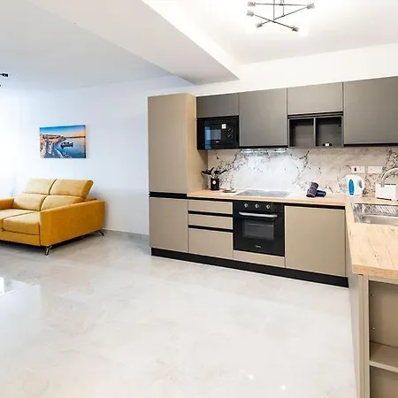 Modern 3-bed Maisonette&backyard In St Pauls Bay 세인트폴스베이