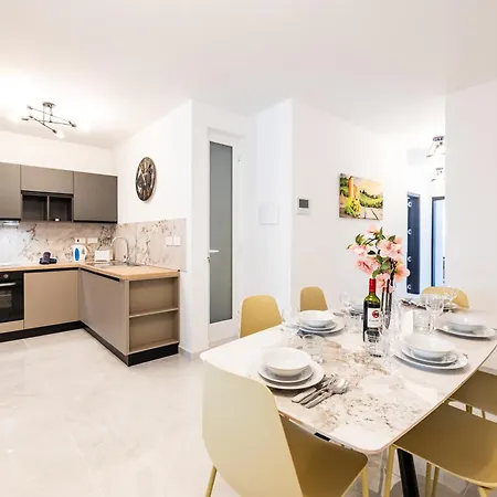 Modern 3-bed Maisonette&backyard In St Pauls Bay