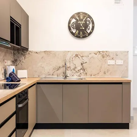 Modern 3-bed Maisonette&backyard In St Pauls Bay San Pawl il-Baħar
